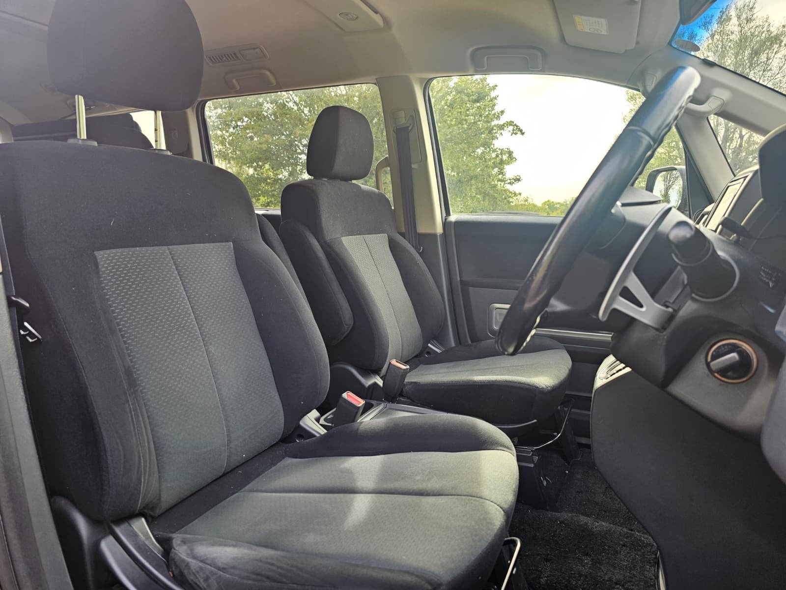 MITSUBISHI DELICA D5 2.4 Automatic 8 Seater 4X4 Switchable MPV