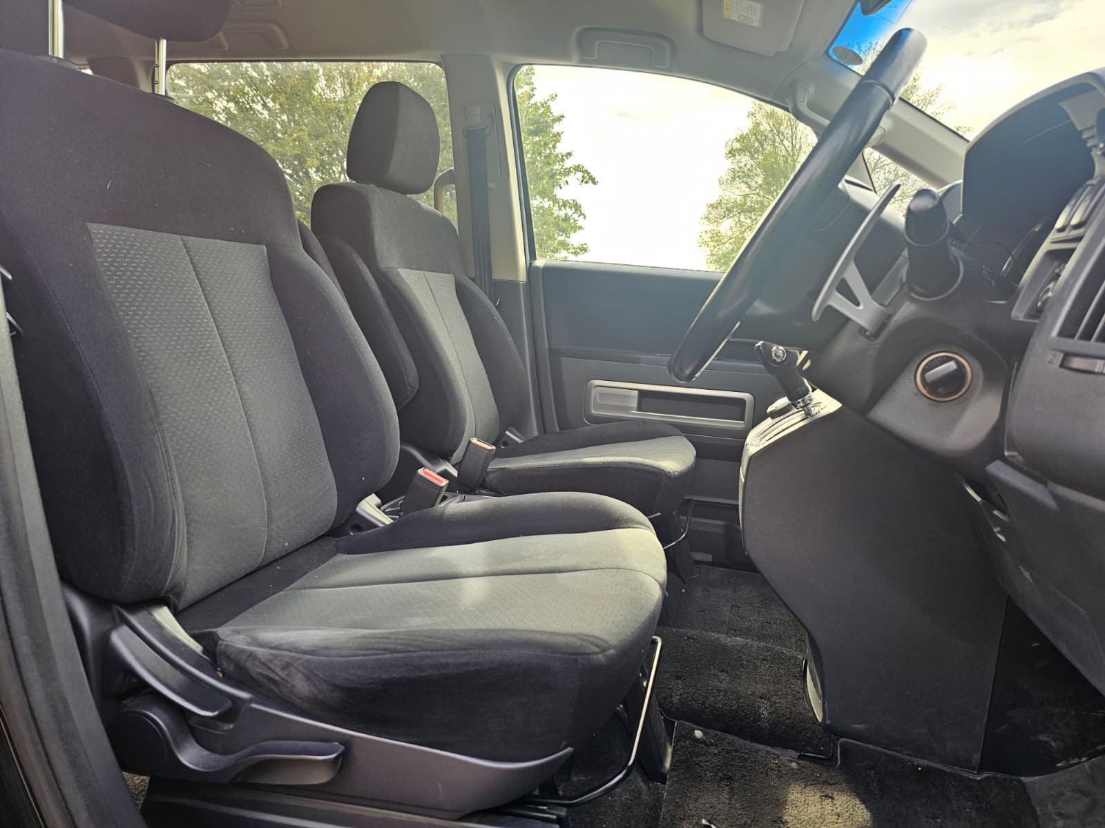 MITSUBISHI DELICA D5 2.4 Automatic 8 Seater 4X4 Switchable MPV