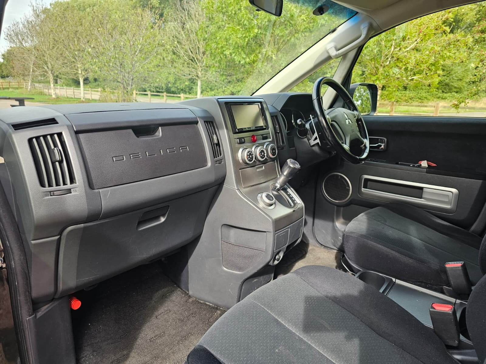 MITSUBISHI DELICA D5 2.4 Automatic 8 Seater 4X4 Switchable MPV