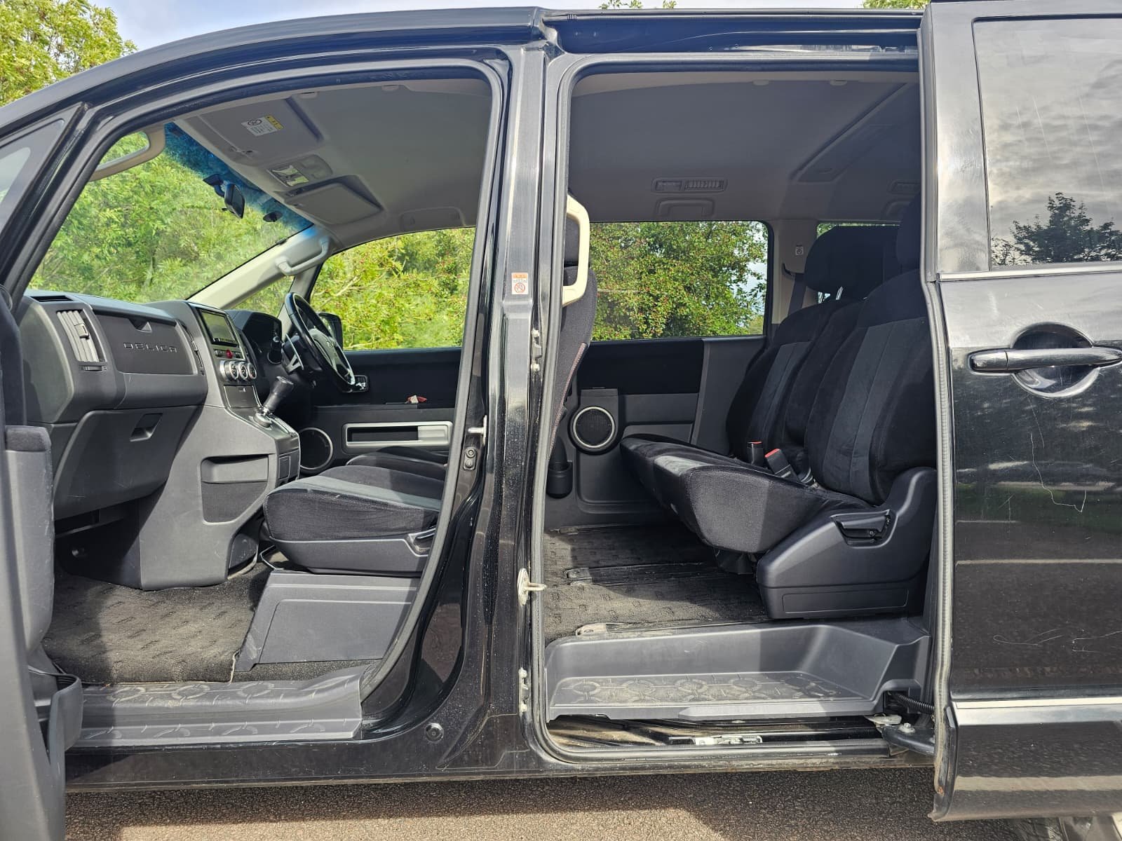 MITSUBISHI DELICA D5 2.4 Automatic 8 Seater 4X4 Switchable MPV