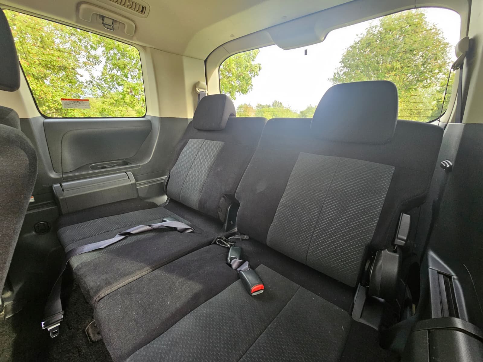 MITSUBISHI DELICA D5 2.4 Automatic 8 Seater 4X4 Switchable MPV