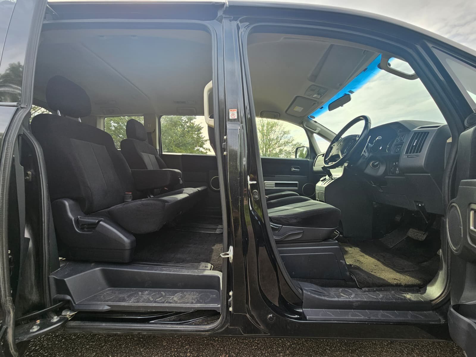 MITSUBISHI DELICA D5 2.4 Automatic 8 Seater 4X4 Switchable MPV