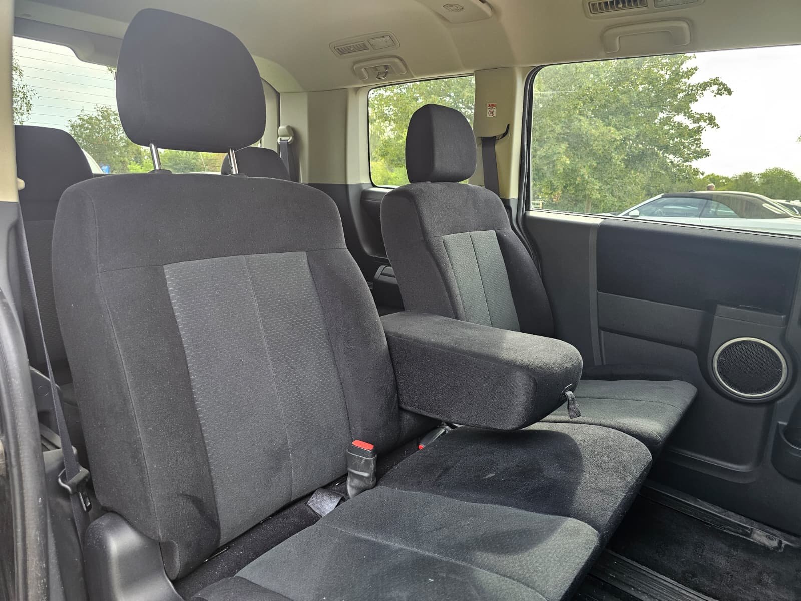 MITSUBISHI DELICA D5 2.4 Automatic 8 Seater 4X4 Switchable MPV