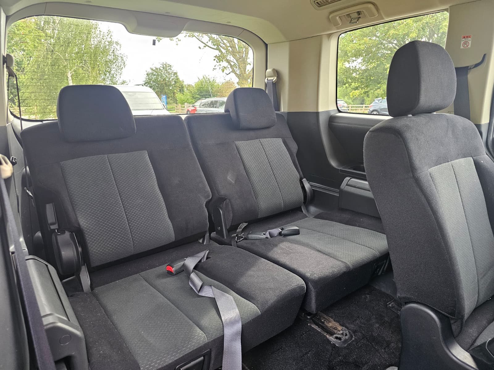 MITSUBISHI DELICA D5 2.4 Automatic 8 Seater 4X4 Switchable MPV