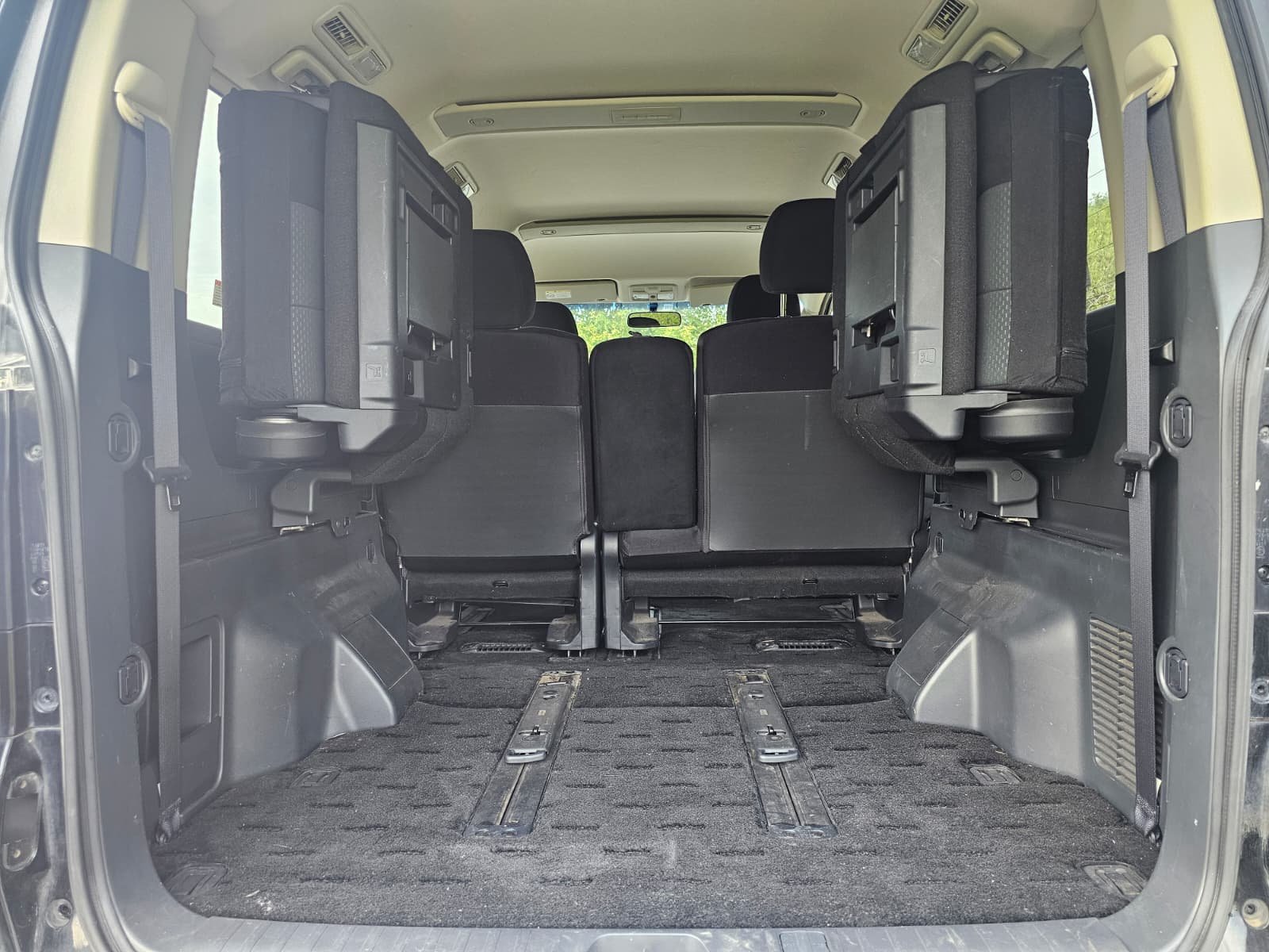 MITSUBISHI DELICA D5 2.4 Automatic 8 Seater 4X4 Switchable MPV