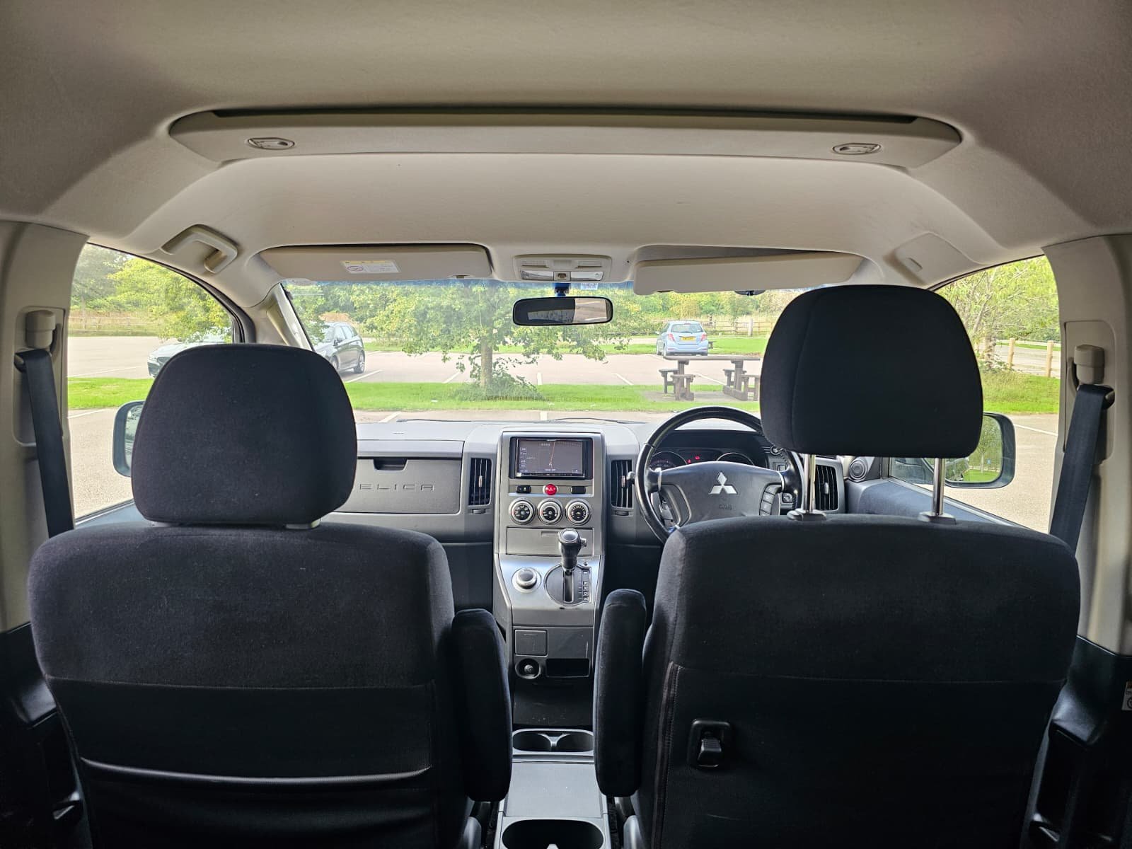 MITSUBISHI DELICA D5 2.4 Automatic 8 Seater 4X4 Switchable MPV