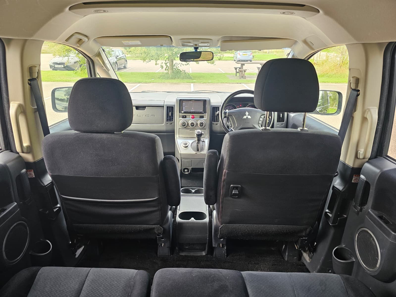 MITSUBISHI DELICA D5 2.4 Automatic 8 Seater 4X4 Switchable MPV
