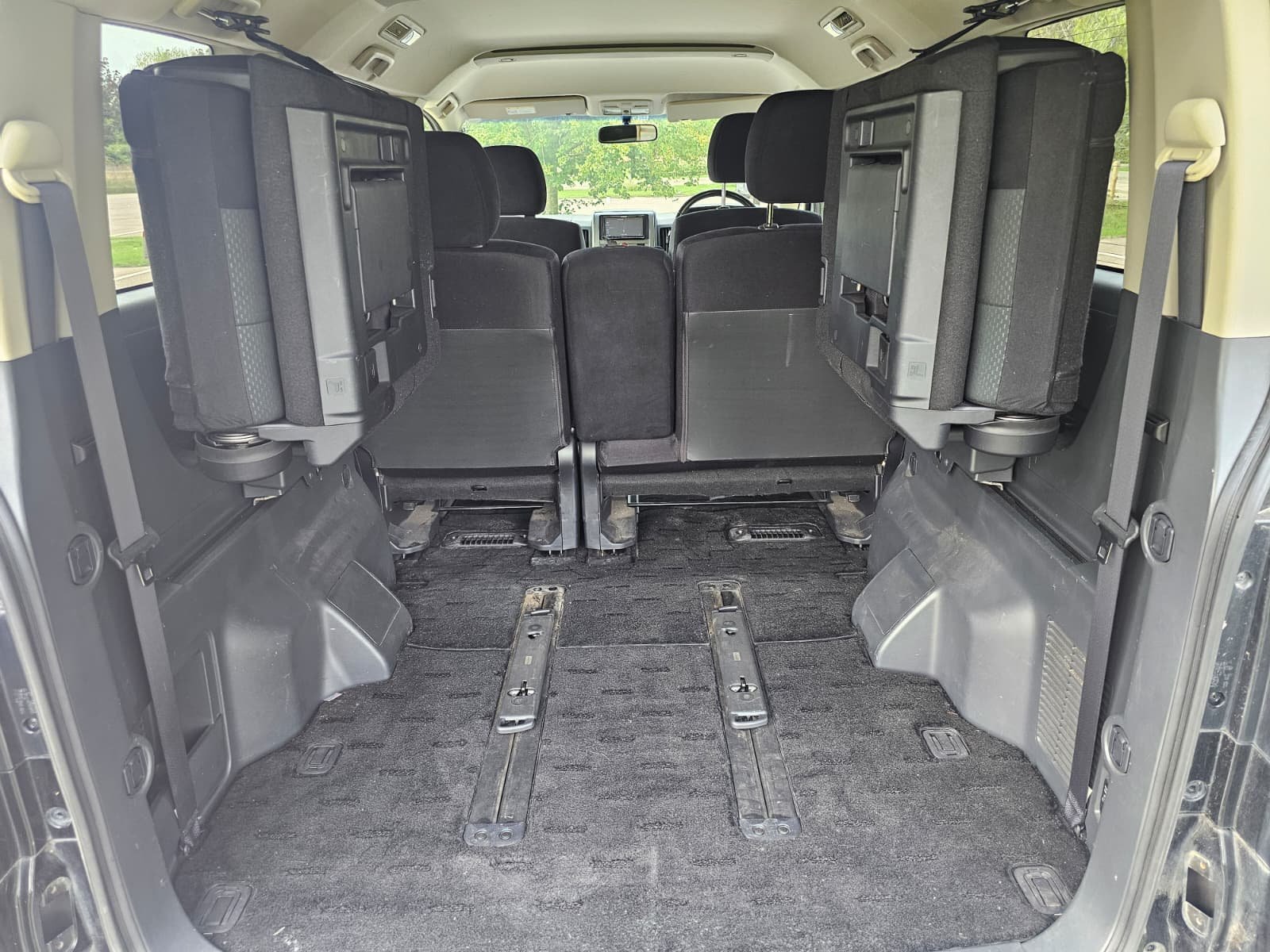 MITSUBISHI DELICA D5 2.4 Automatic 8 Seater 4X4 Switchable MPV