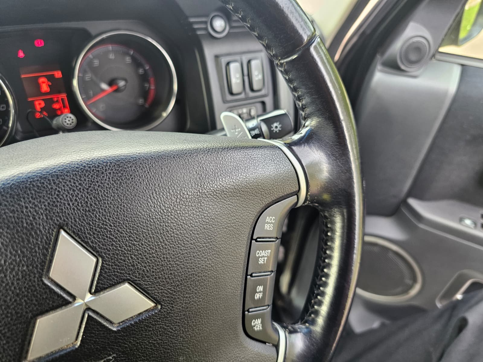 MITSUBISHI DELICA D5 2.4 Automatic 8 Seater 4X4 Switchable MPV