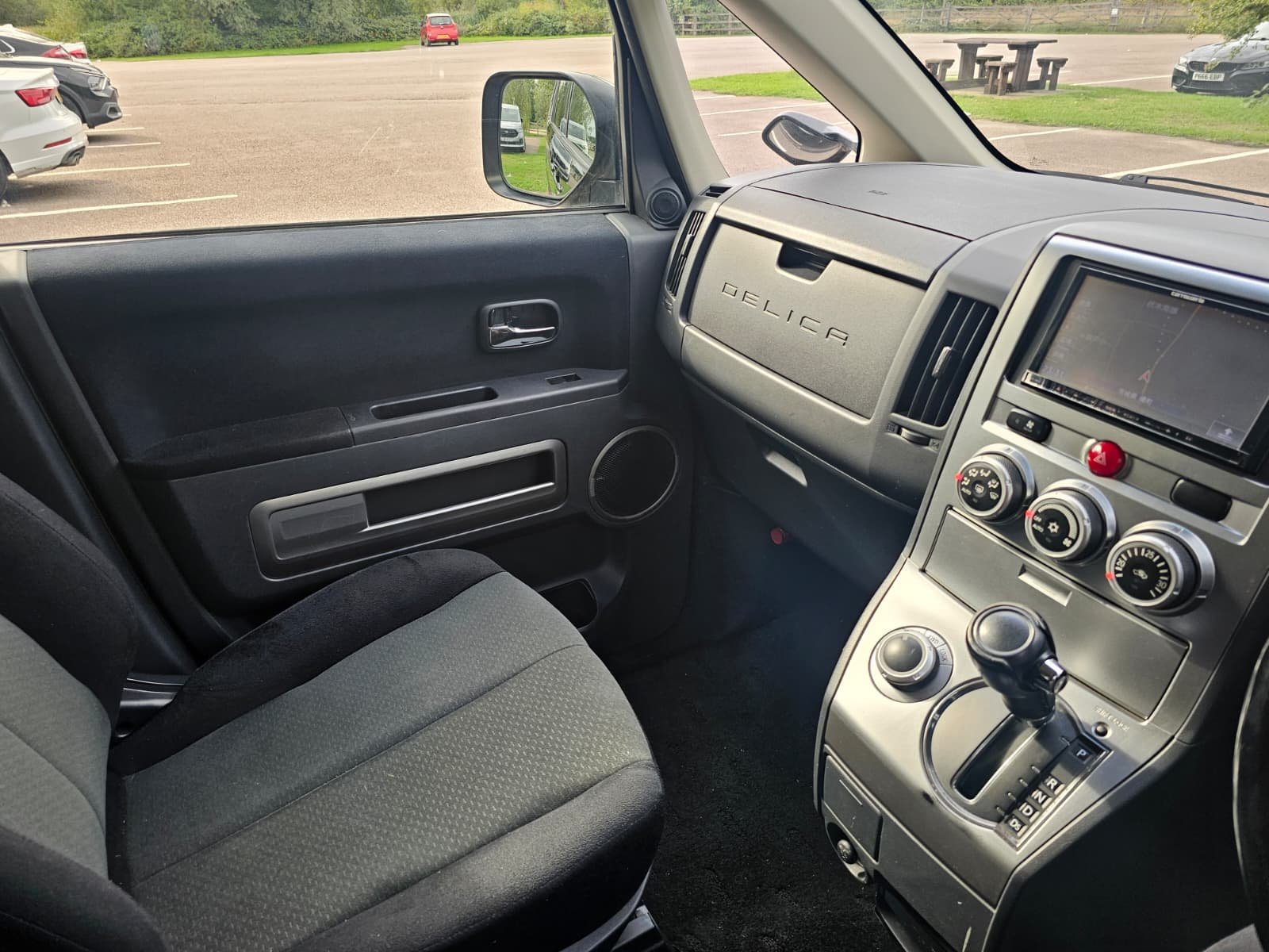 MITSUBISHI DELICA D5 2.4 Automatic 8 Seater 4X4 Switchable MPV