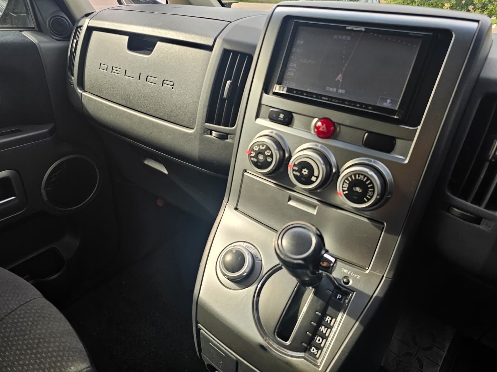 MITSUBISHI DELICA D5 2.4 Automatic 8 Seater 4X4 Switchable MPV