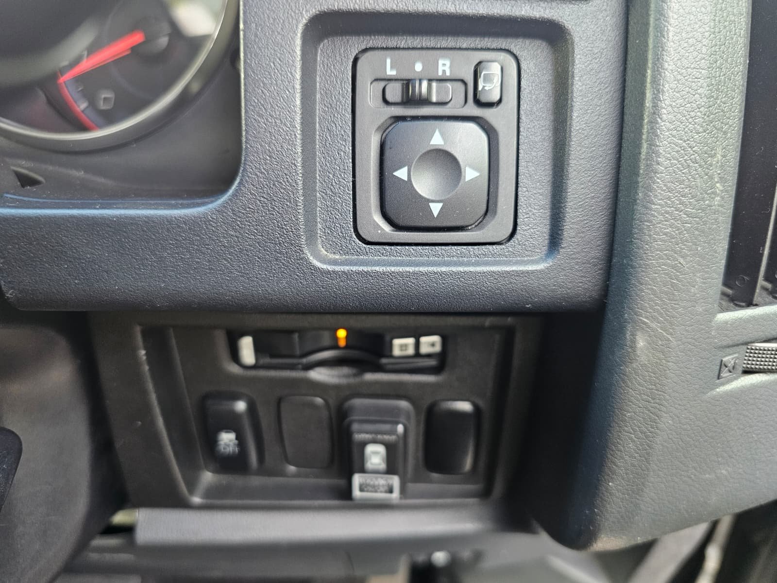MITSUBISHI DELICA D5 2.4 Automatic 8 Seater 4X4 Switchable MPV