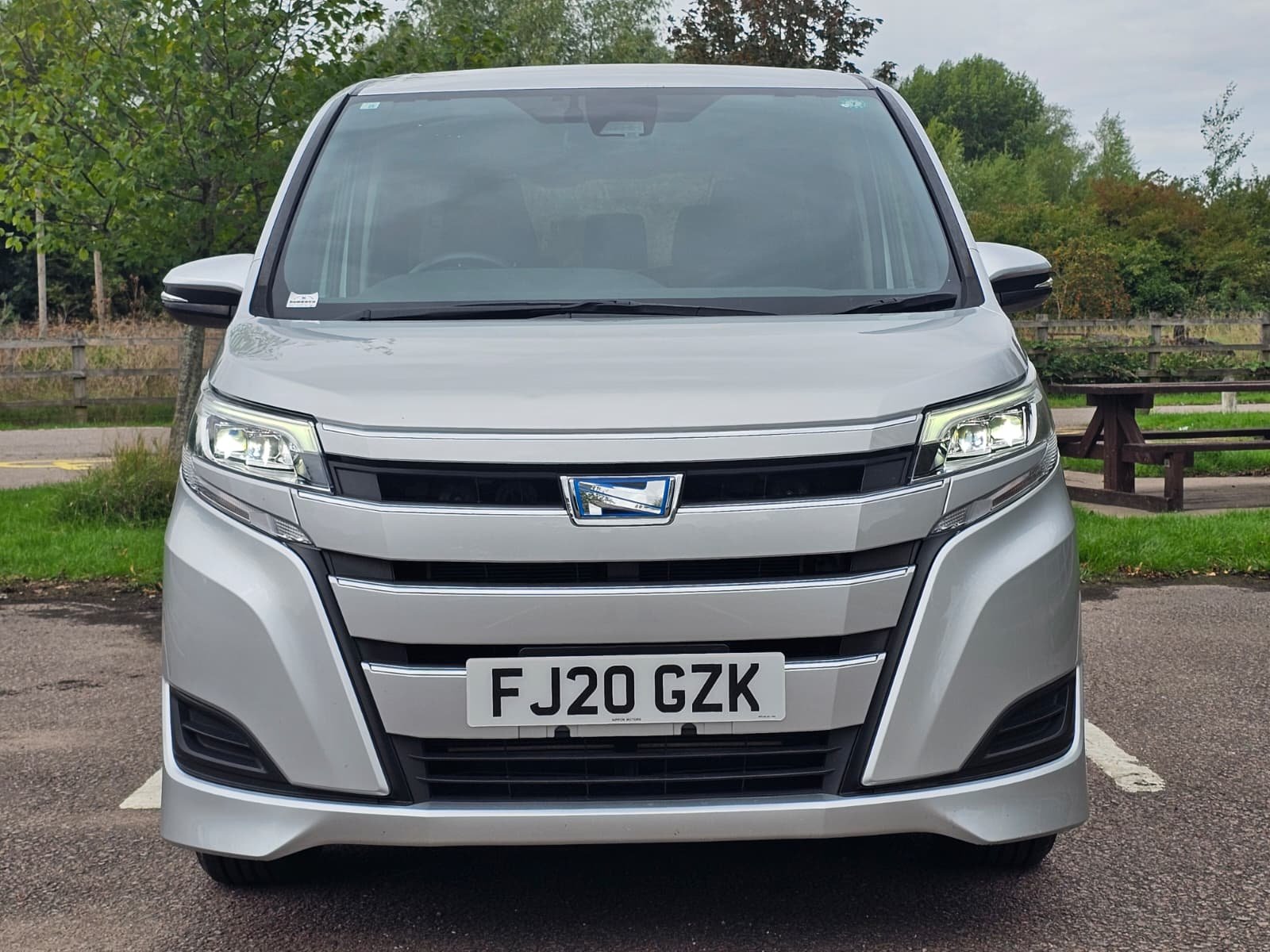 TOYOTA NOAH VOXY 1.8h Automatic CVT 7 Seater MPV Euro 6