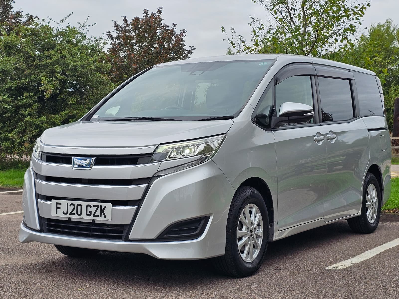 TOYOTA NOAH VOXY 1.8h Automatic CVT 7 Seater MPV Euro 6