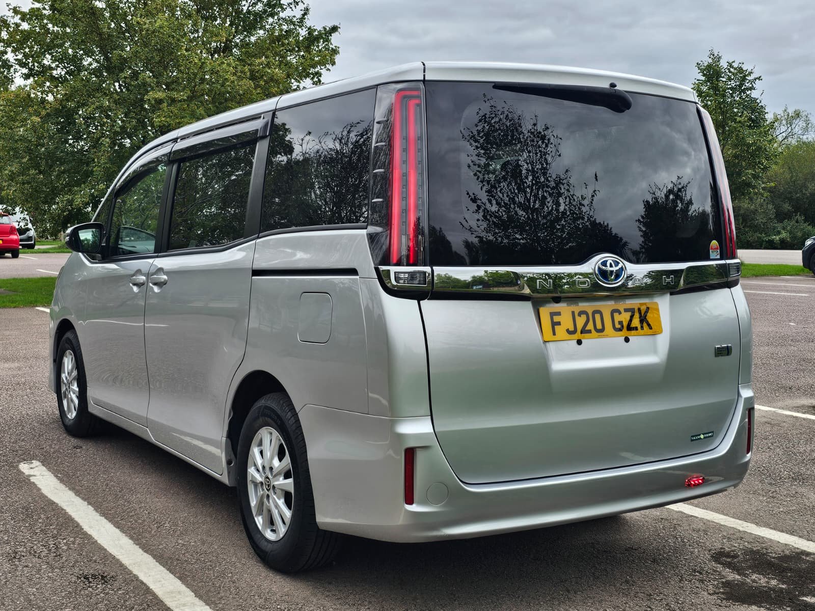 TOYOTA NOAH VOXY 1.8h Automatic CVT 7 Seater MPV Euro 6