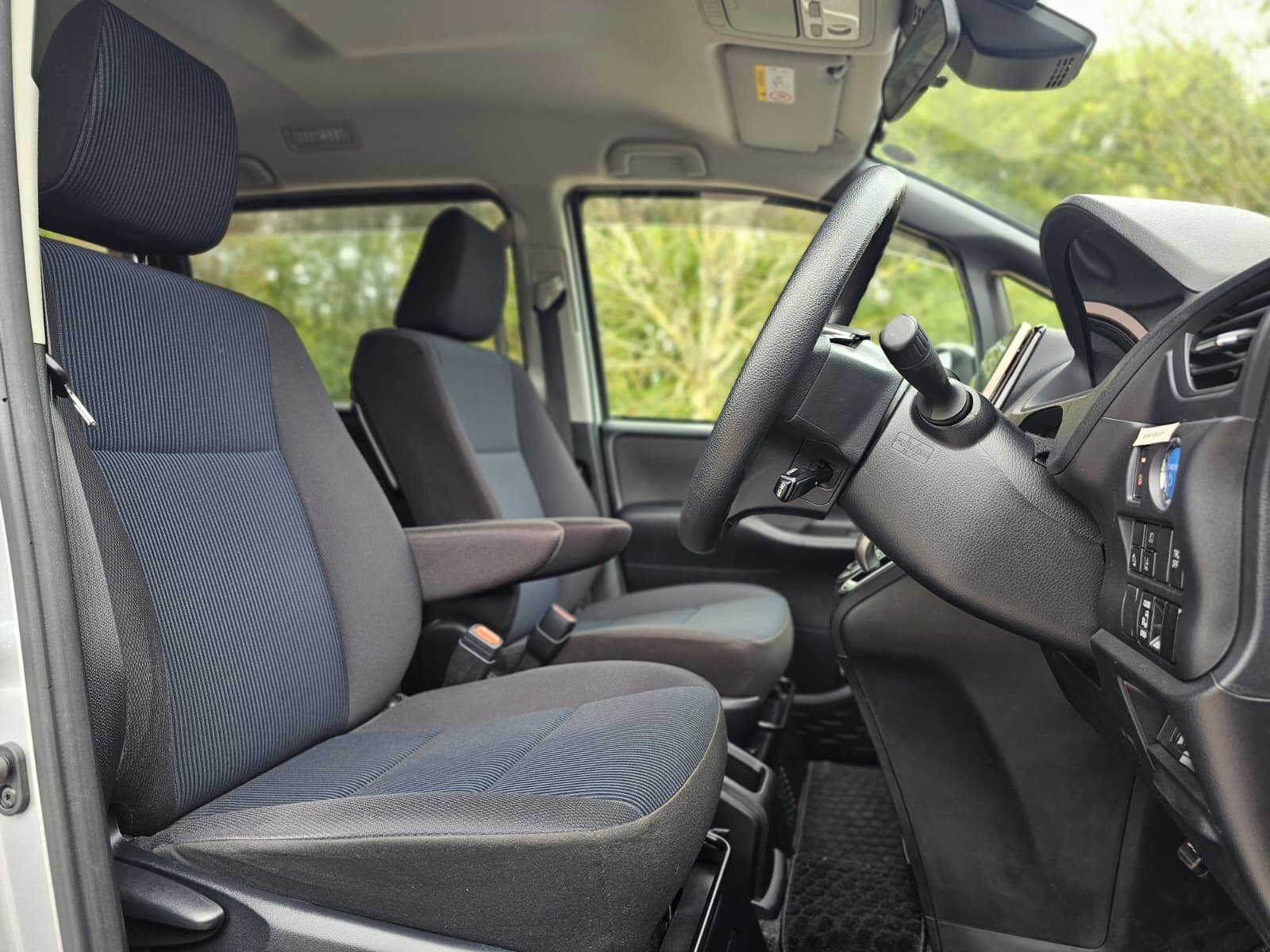TOYOTA NOAH VOXY 1.8h Automatic CVT 7 Seater MPV Euro 6