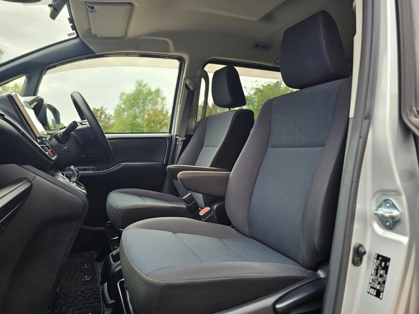TOYOTA NOAH VOXY 1.8h Automatic CVT 7 Seater MPV Euro 6