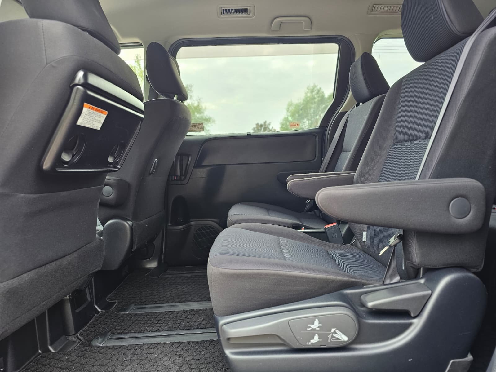 TOYOTA NOAH VOXY 1.8h Automatic CVT 7 Seater MPV Euro 6