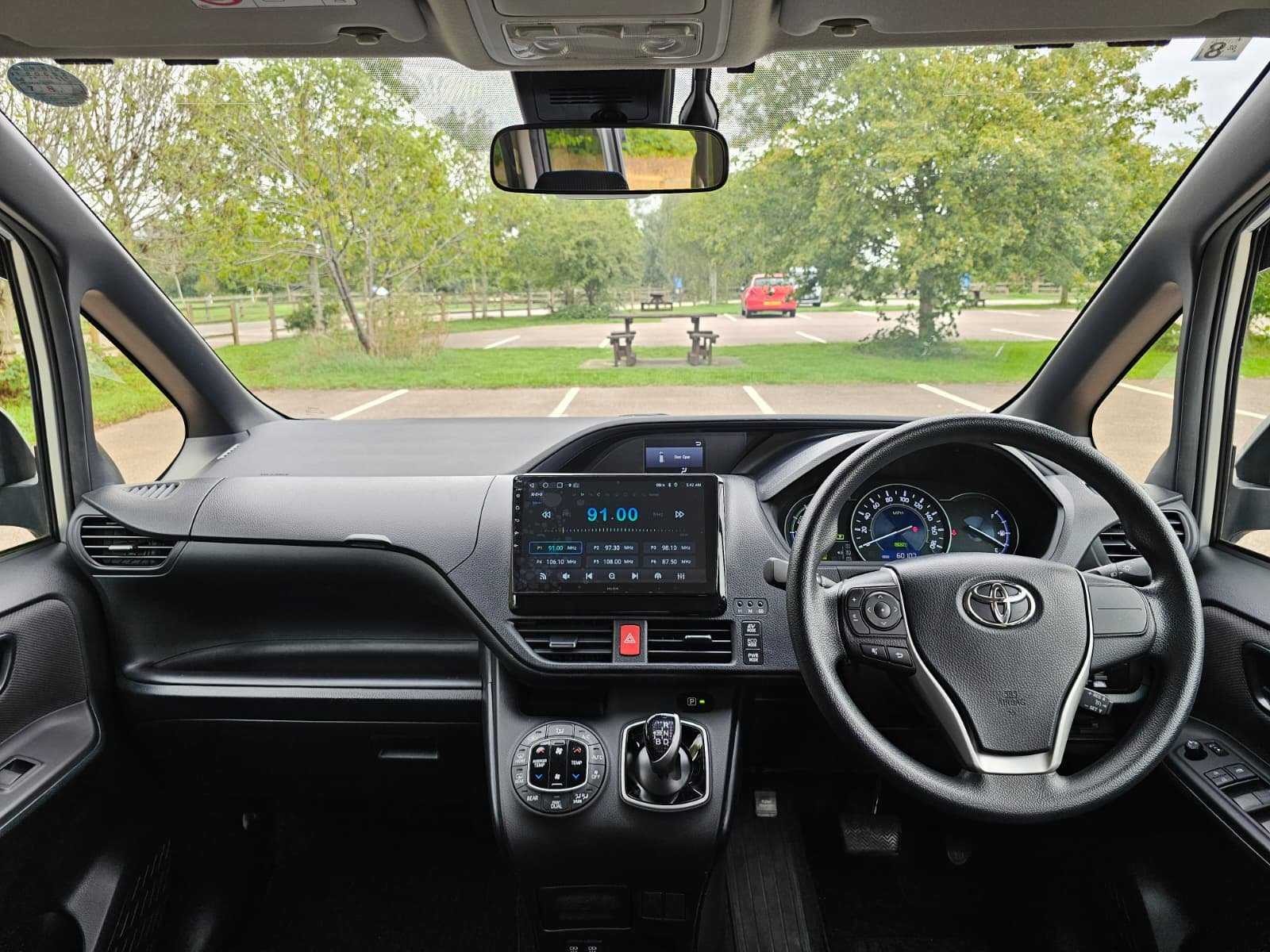 TOYOTA NOAH VOXY 1.8h Automatic CVT 7 Seater MPV Euro 6