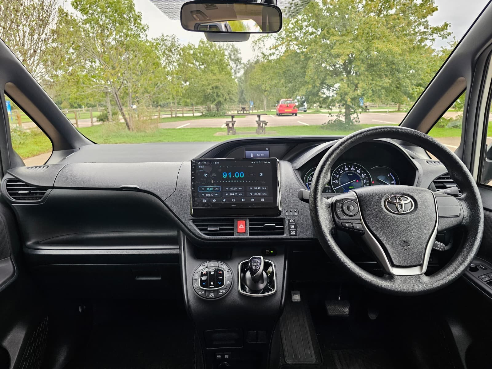 TOYOTA NOAH VOXY 1.8h Automatic CVT 7 Seater MPV Euro 6