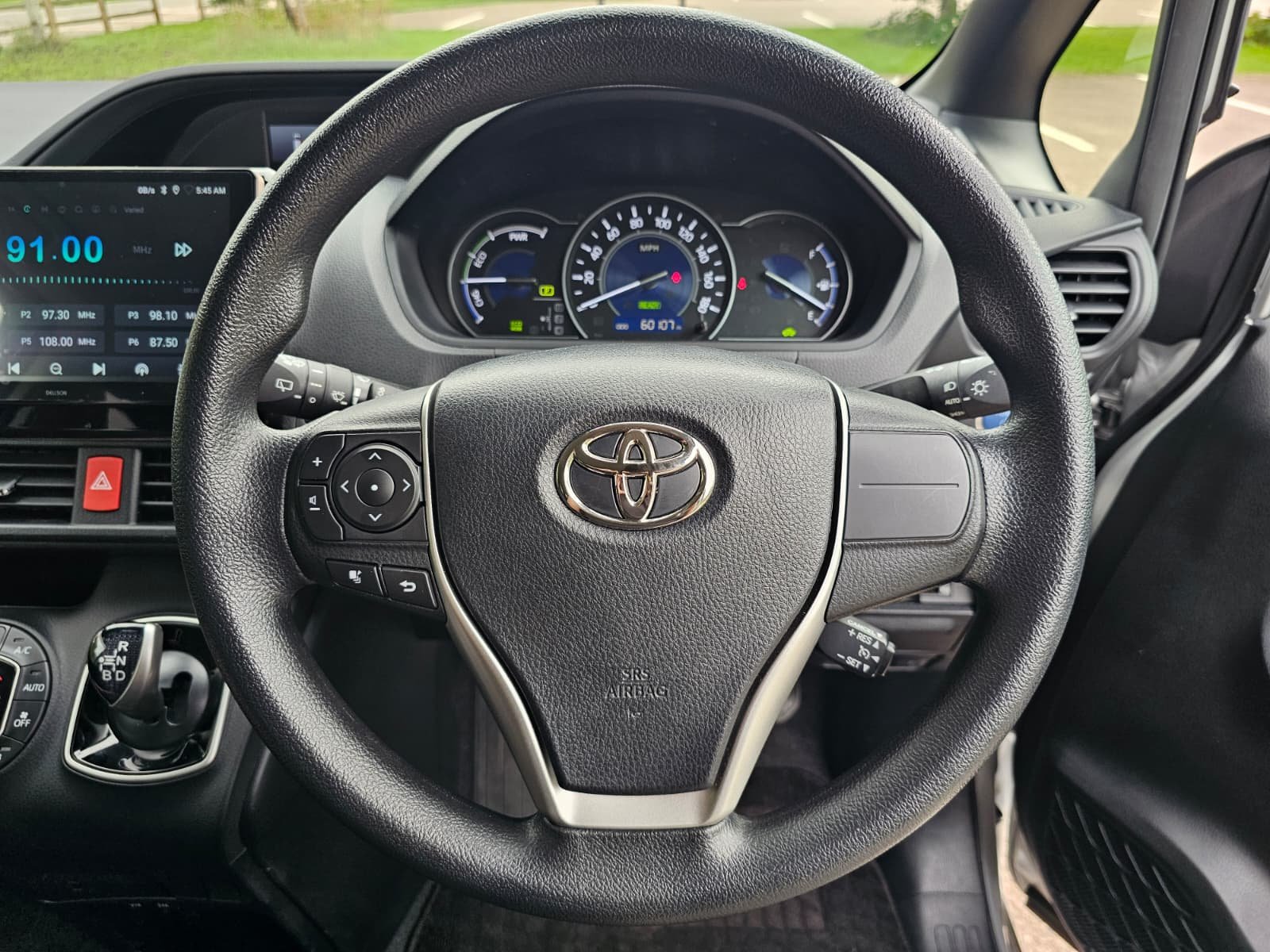 TOYOTA NOAH VOXY 1.8h Automatic CVT 7 Seater MPV Euro 6