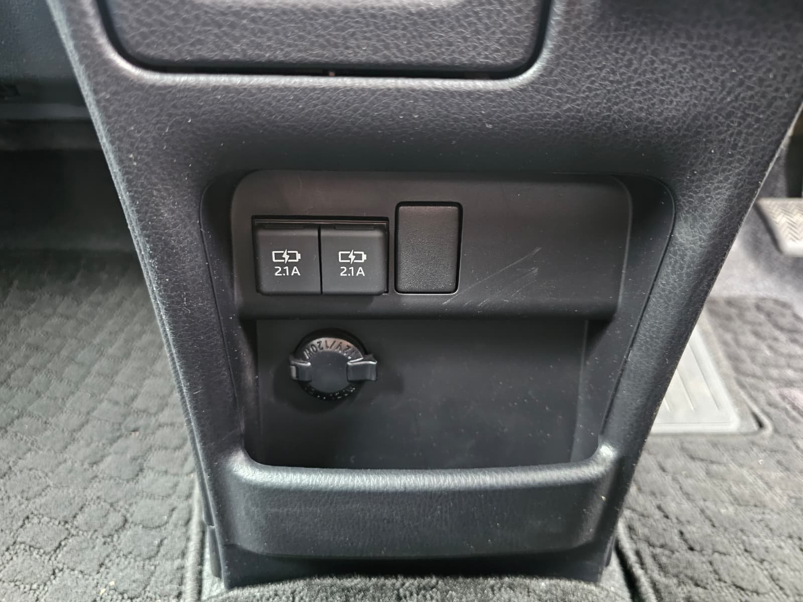 TOYOTA NOAH VOXY 1.8h Automatic CVT 7 Seater MPV Euro 6