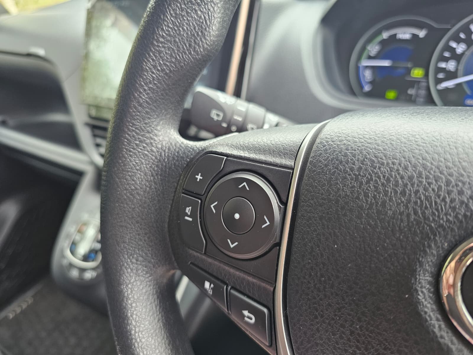TOYOTA NOAH VOXY 1.8h Automatic CVT 7 Seater MPV Euro 6