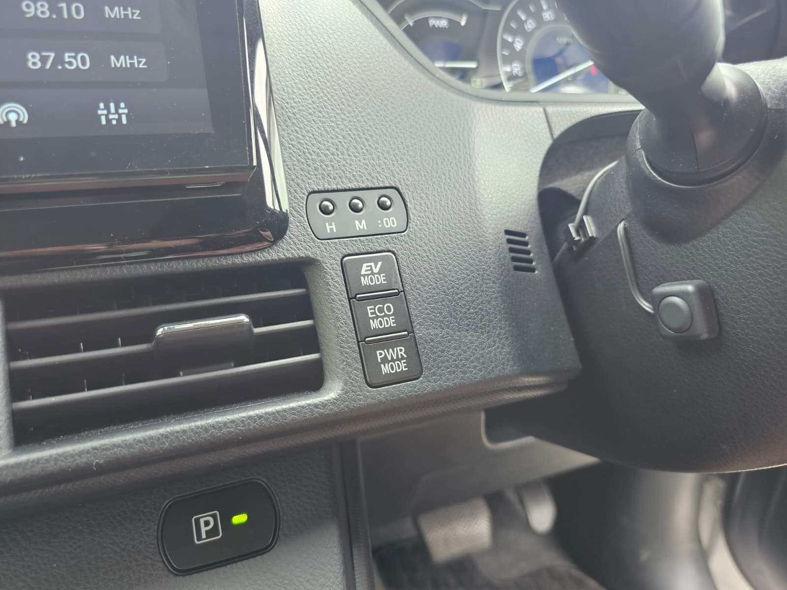 TOYOTA NOAH VOXY 1.8h Automatic CVT 7 Seater MPV Euro 6