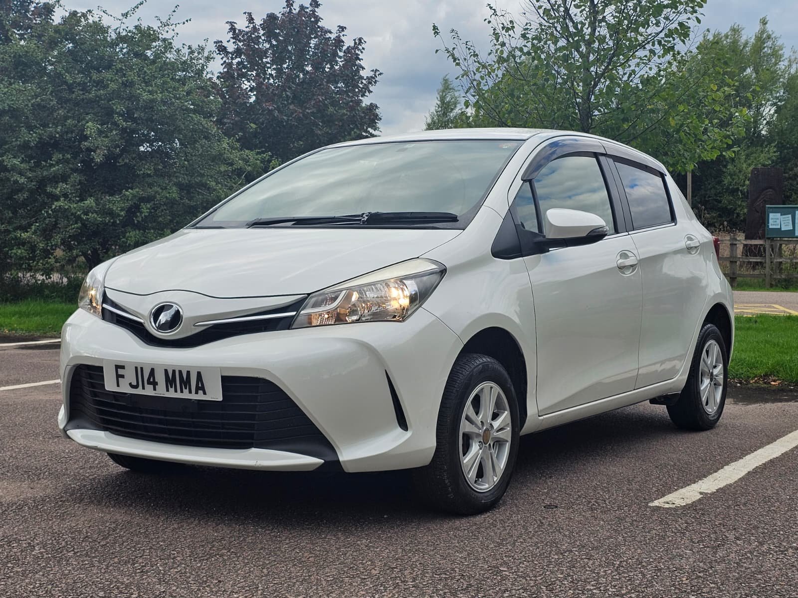 TOYOTA VITZ YARIS Jewela 1.3L Automatic CVT 4WD Hatchback