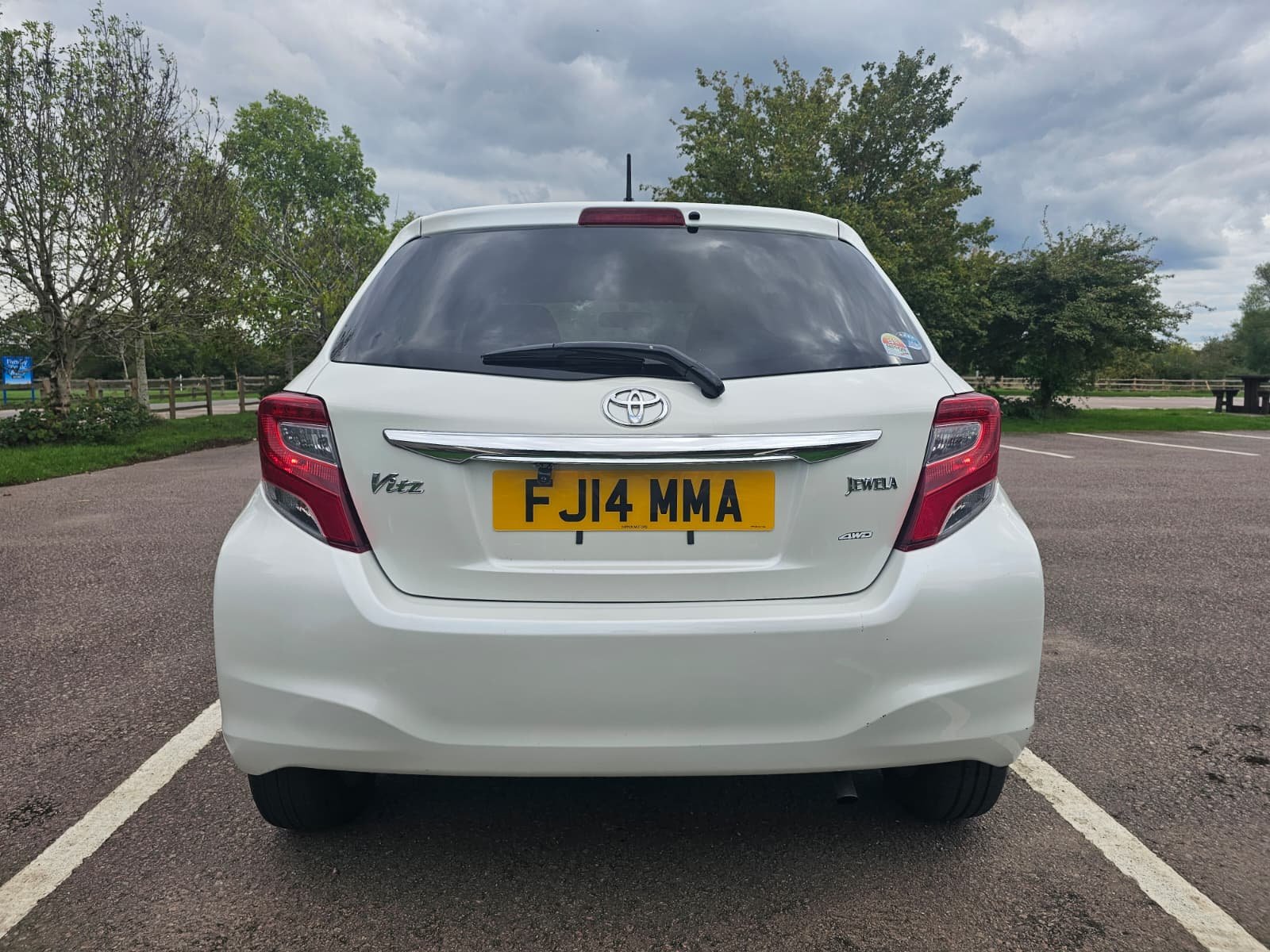 TOYOTA VITZ YARIS Jewela 1.3L Automatic CVT 4WD Hatchback