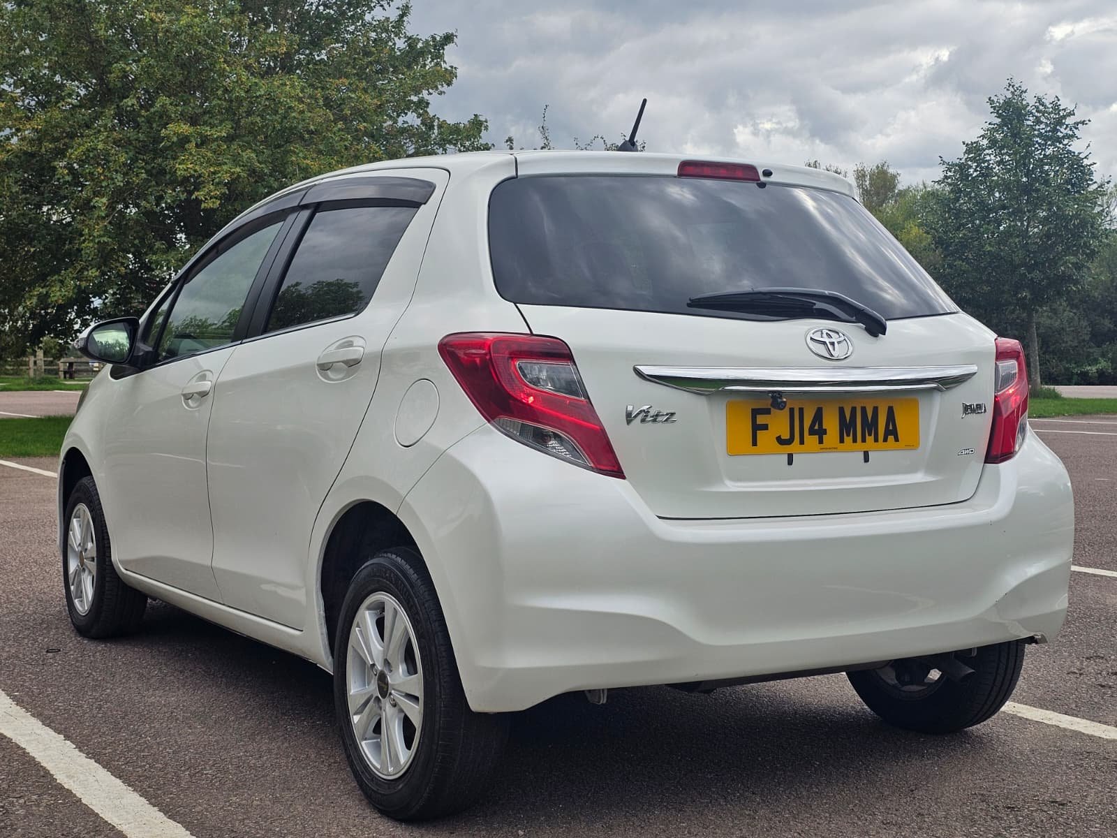 TOYOTA VITZ YARIS Jewela 1.3L Automatic CVT 4WD Hatchback
