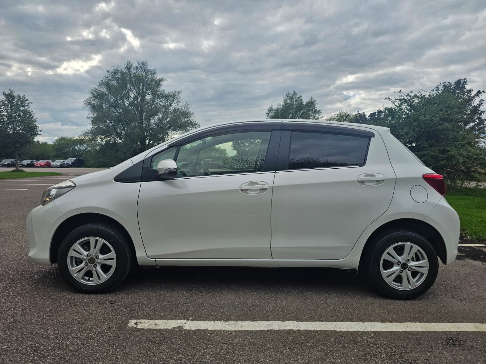 TOYOTA VITZ YARIS Jewela 1.3L Automatic CVT 4WD Hatchback