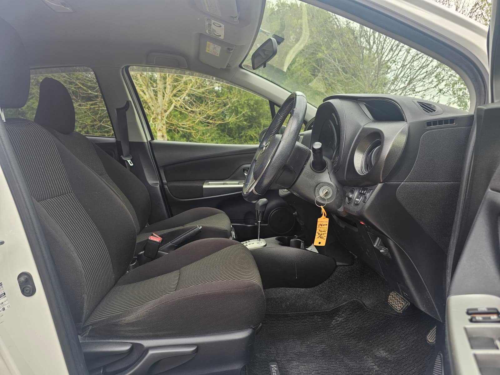 TOYOTA VITZ YARIS Jewela 1.3L Automatic CVT 4WD Hatchback