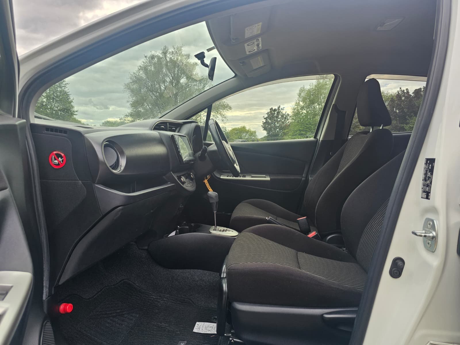 TOYOTA VITZ YARIS Jewela 1.3L Automatic CVT 4WD Hatchback