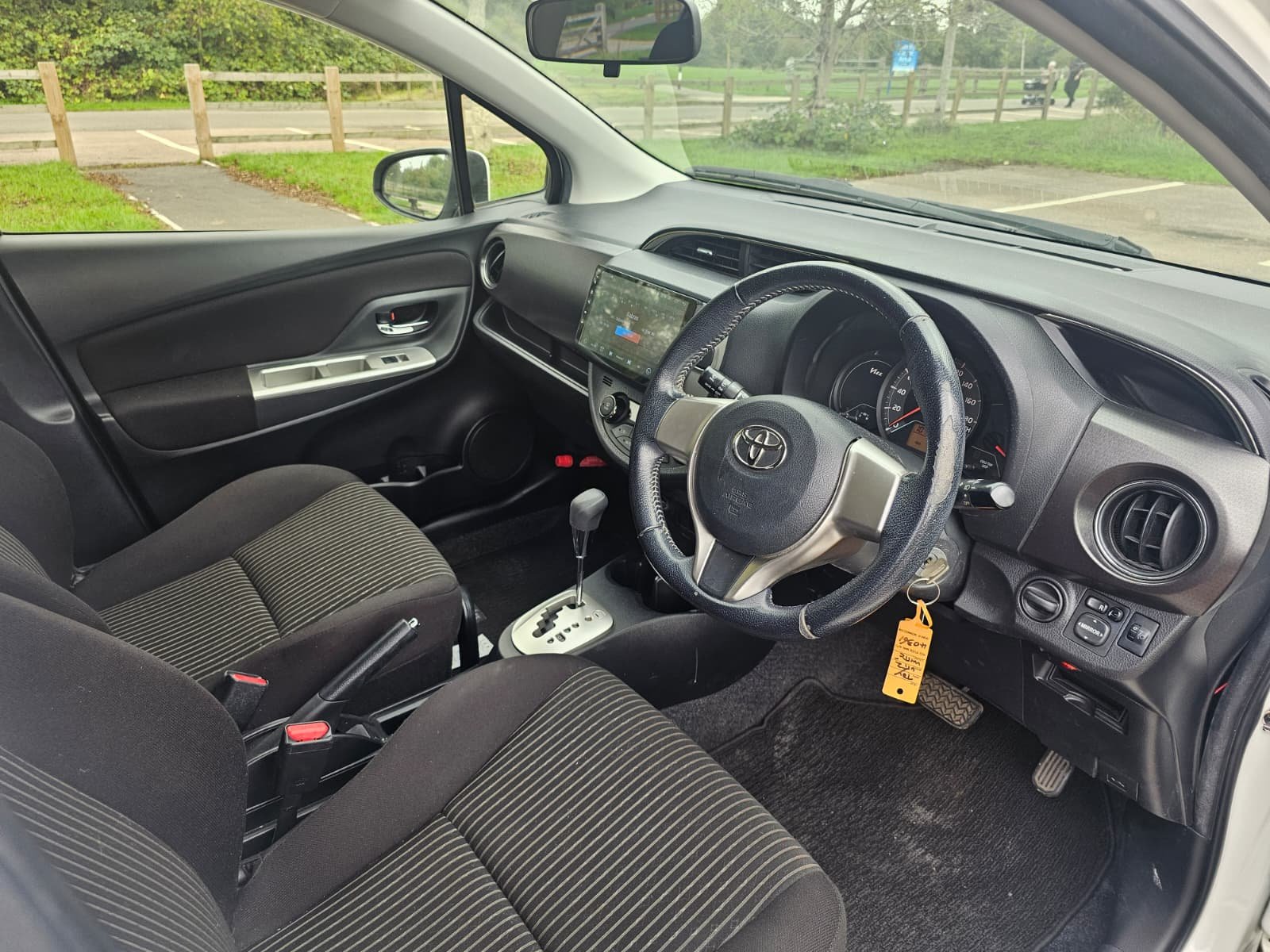 TOYOTA VITZ YARIS Jewela 1.3L Automatic CVT 4WD Hatchback