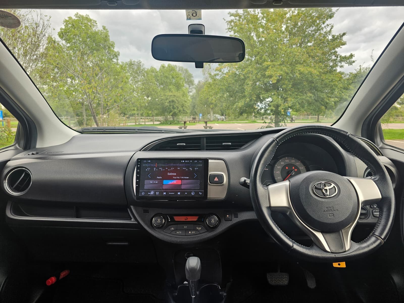TOYOTA VITZ YARIS Jewela 1.3L Automatic CVT 4WD Hatchback