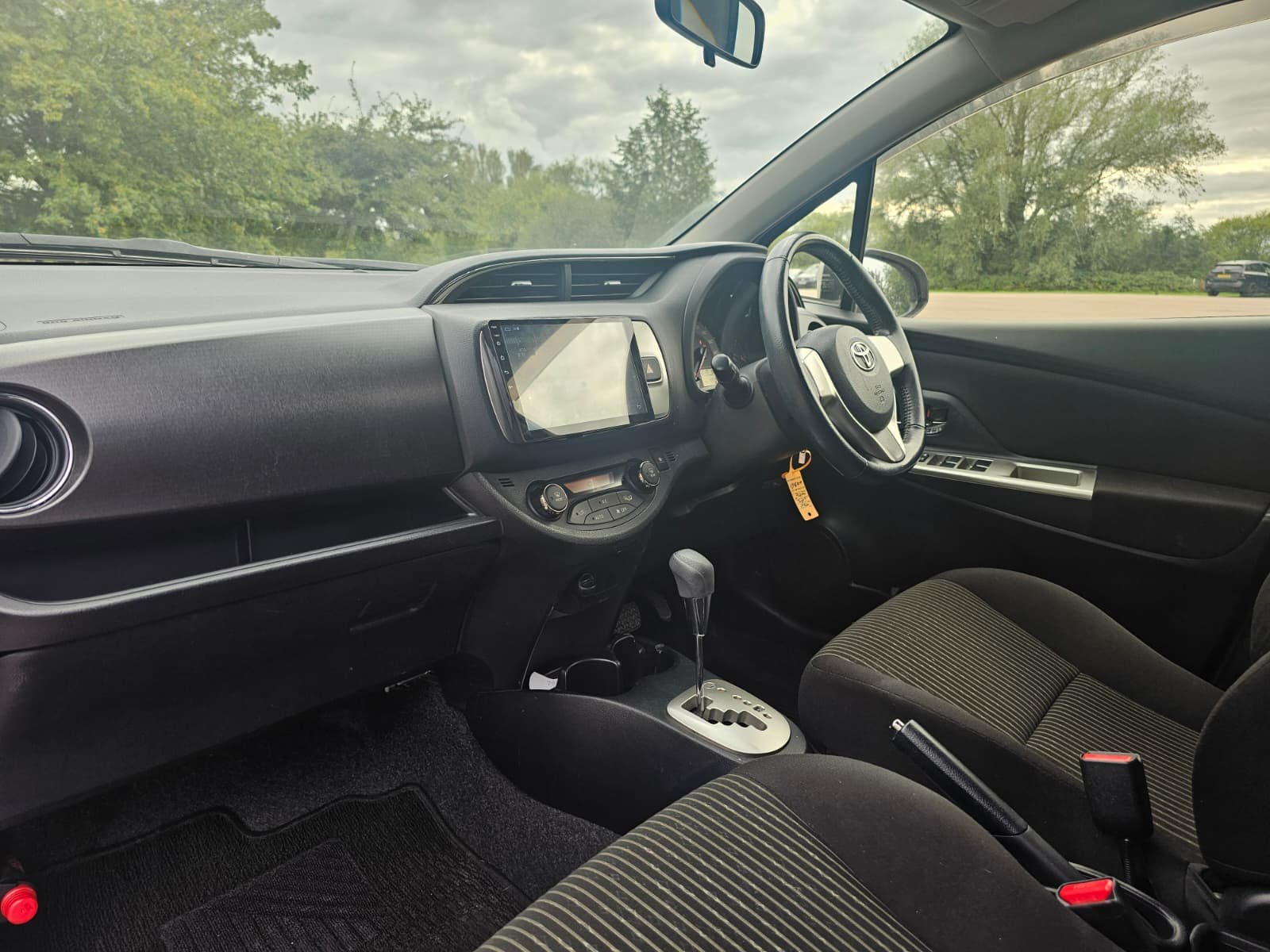 TOYOTA VITZ YARIS Jewela 1.3L Automatic CVT 4WD Hatchback