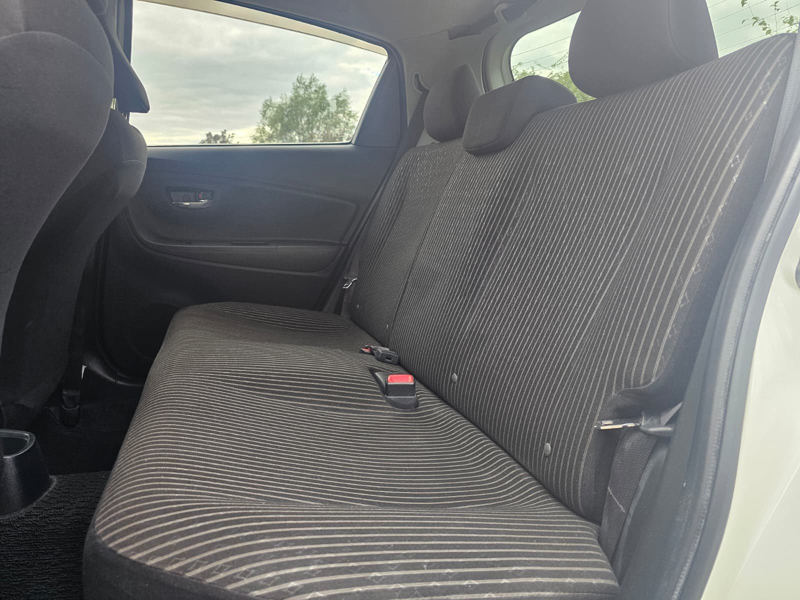 TOYOTA VITZ YARIS Jewela 1.3L Automatic CVT 4WD Hatchback