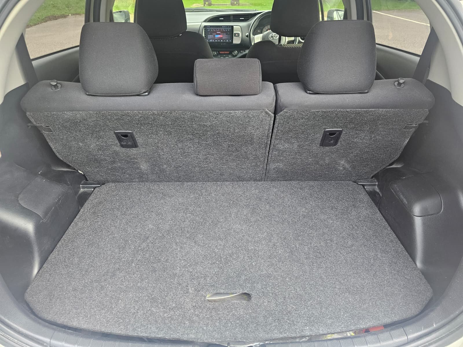 TOYOTA VITZ YARIS Jewela 1.3L Automatic CVT 4WD Hatchback