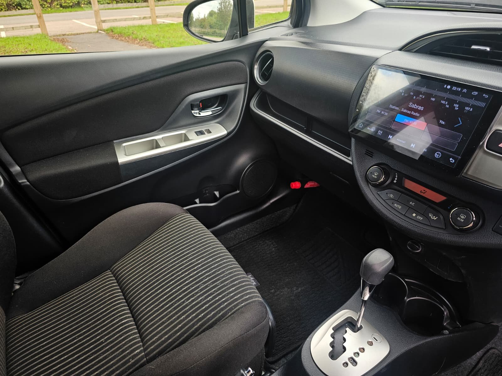 TOYOTA VITZ YARIS Jewela 1.3L Automatic CVT 4WD Hatchback