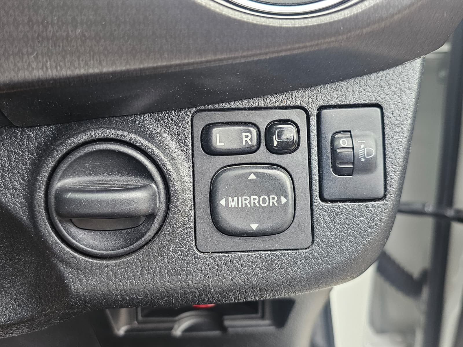 TOYOTA VITZ YARIS Jewela 1.3L Automatic CVT 4WD Hatchback