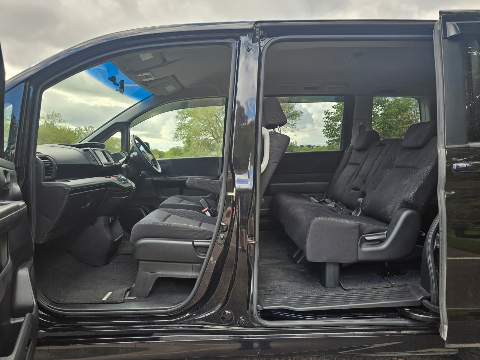 HONDA STEPWAGON Spada 2.0L Automatic CVT 8 Seater MPV