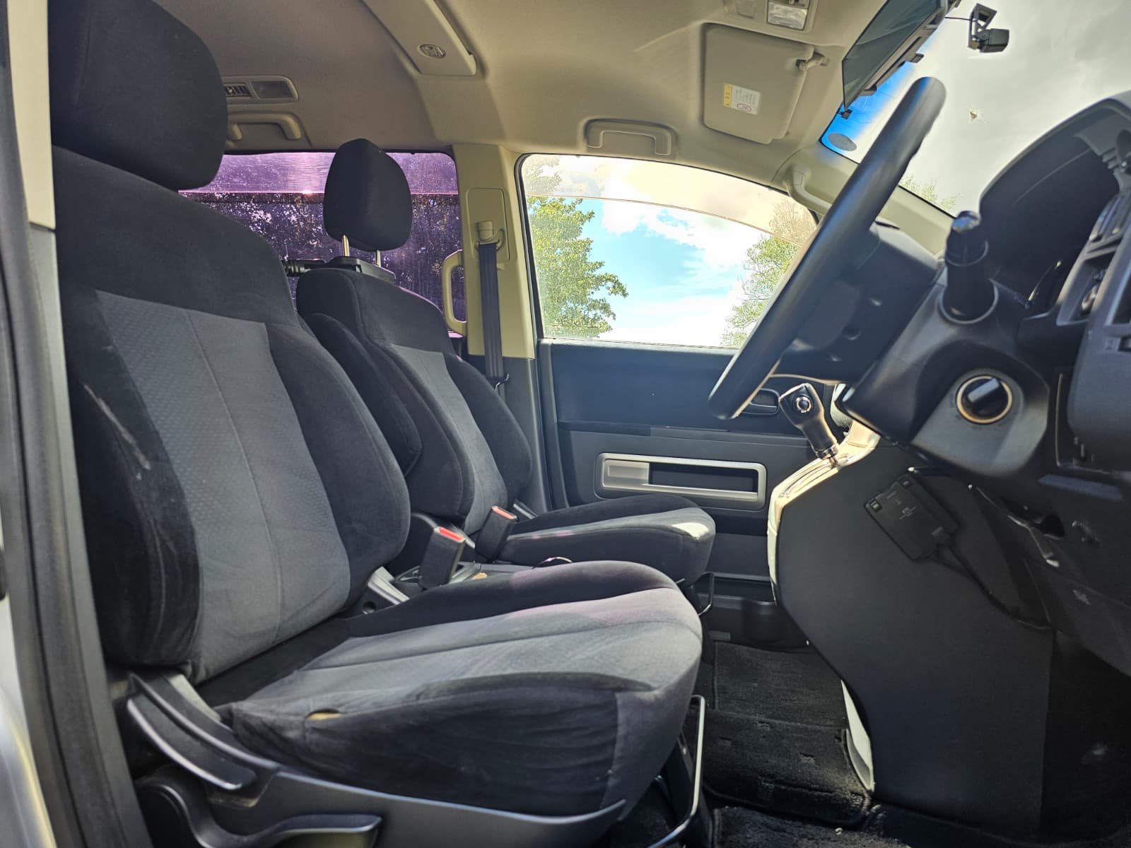 MITSUBISHI DELICA D5 Facelift 2.0L Auto 8 Seater MPV