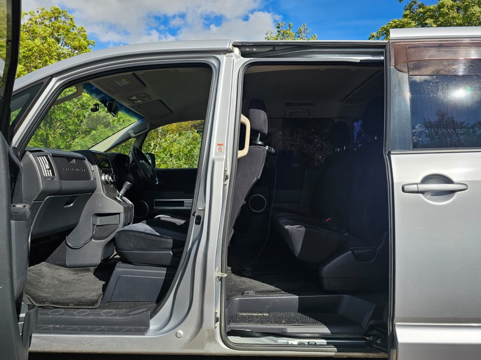 MITSUBISHI DELICA D5 Facelift 2.0L Auto 8 Seater MPV