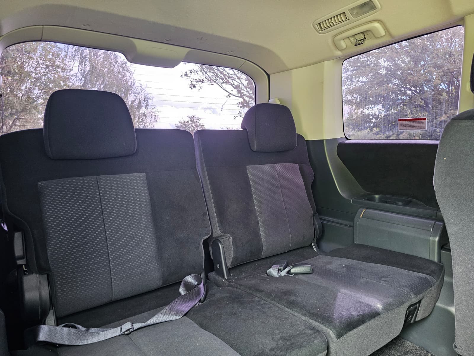 MITSUBISHI DELICA D5 Facelift 2.0L Auto 8 Seater MPV