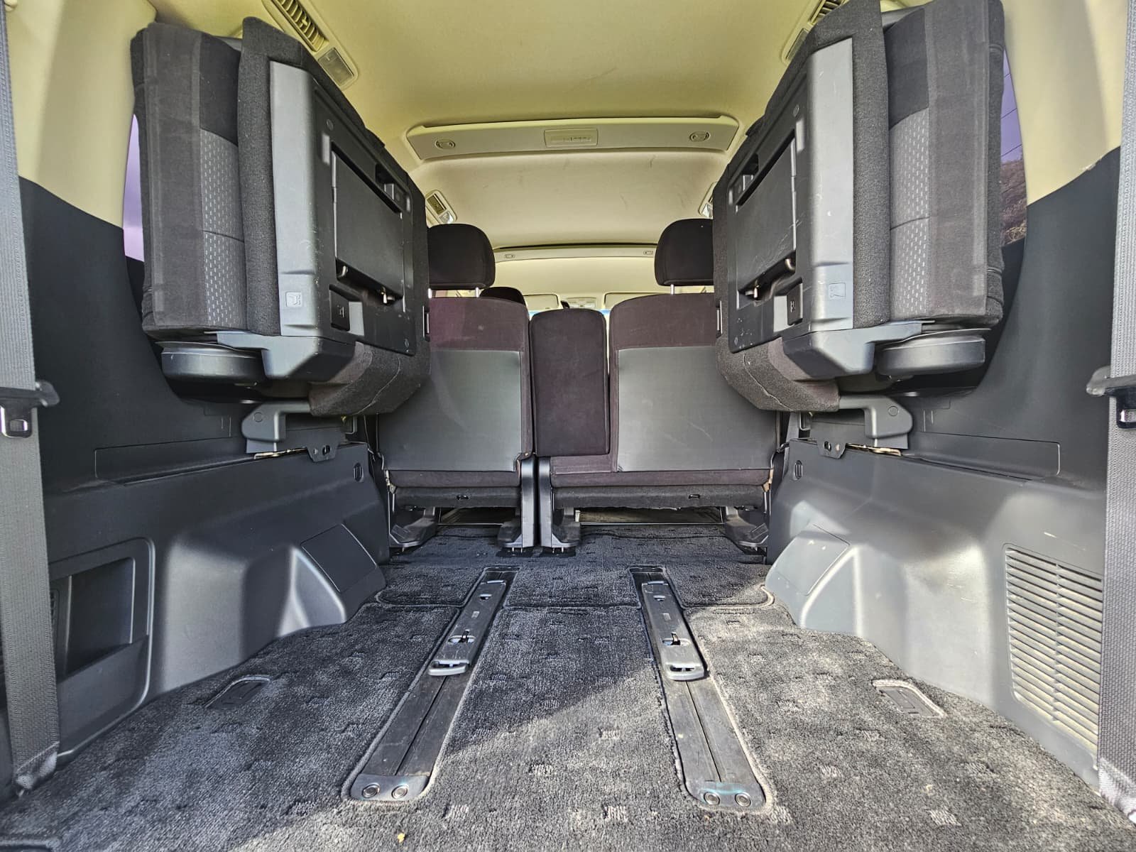 MITSUBISHI DELICA D5 Facelift 2.0L Auto 8 Seater MPV