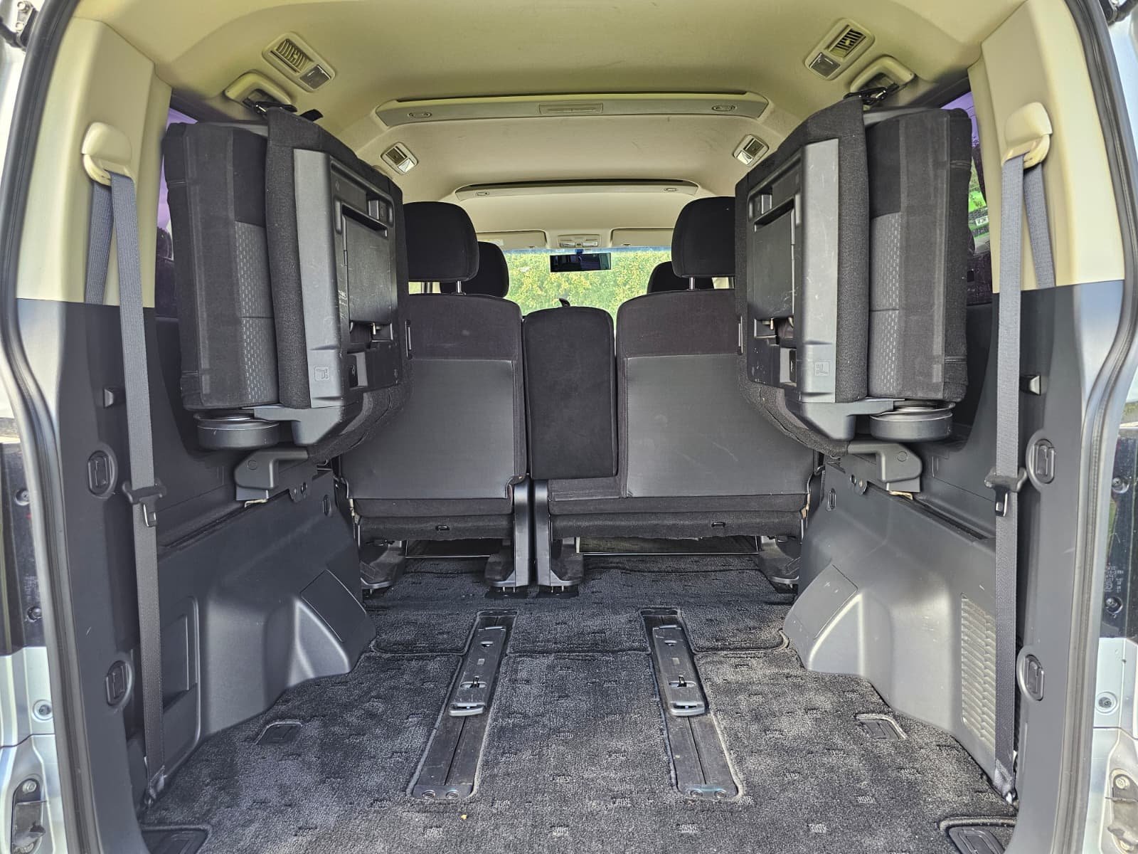 MITSUBISHI DELICA D5 Facelift 2.0L Auto 8 Seater MPV