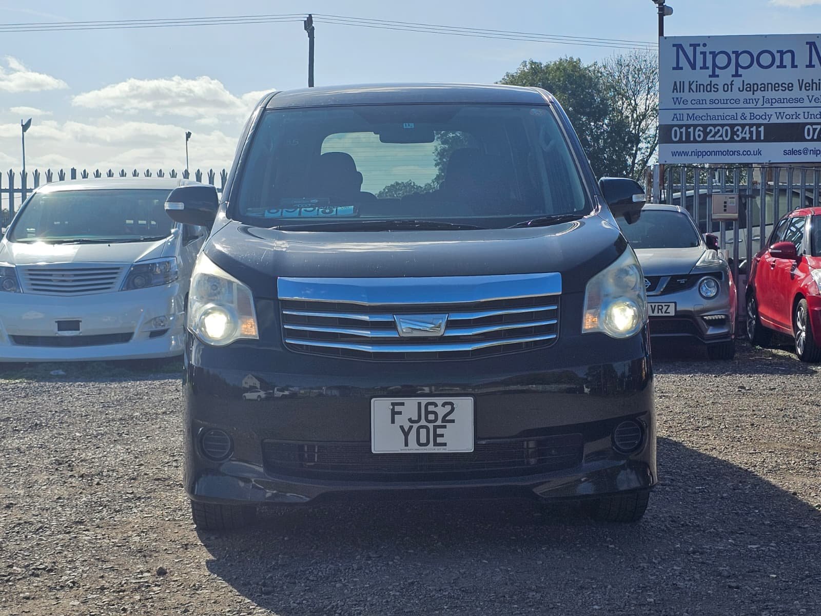 TOYOTA NOAH Voxy X 2.0L Automatic CVT 7 Seater MPV