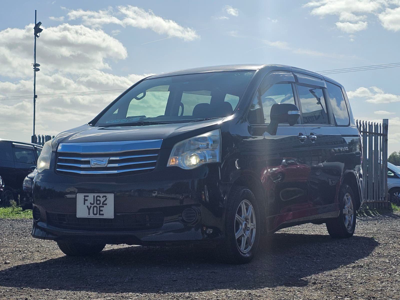 TOYOTA NOAH Voxy X 2.0L Automatic CVT 7 Seater MPV