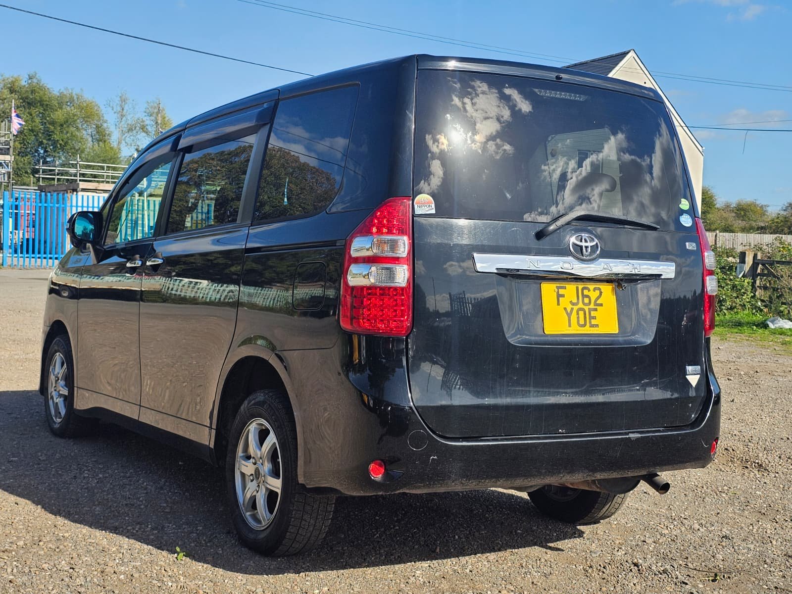 TOYOTA NOAH Voxy X 2.0L Automatic CVT 7 Seater MPV